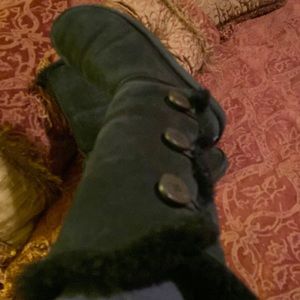 ❌❌SOLD❌❌UGG Bailey Button Triplet Black Sz 8